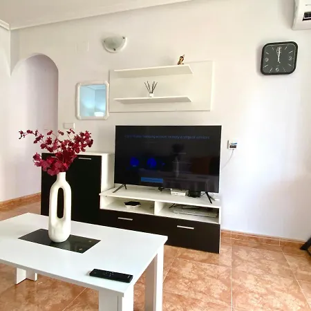 Two-bedroom With Swimming Pool Huoneisto Torrevieja