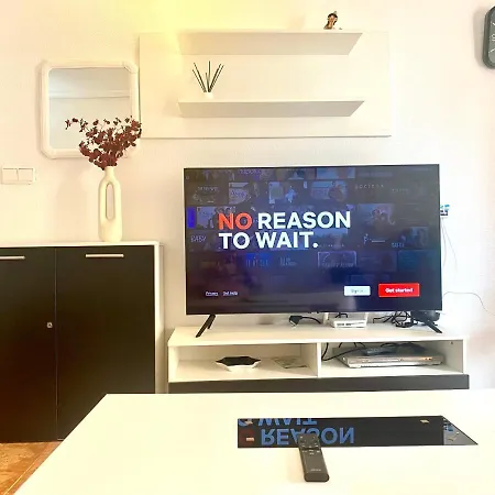 Huoneisto Two-bedroom With Swimming Pool *